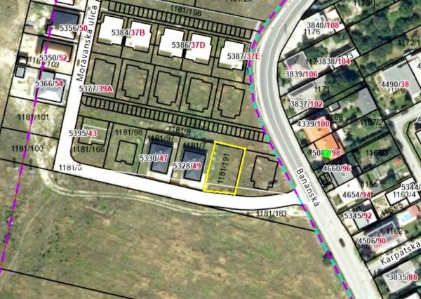 Slnečný stavebný pozemok 427m2, Banka