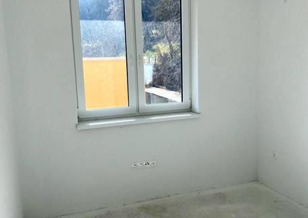 AKCIA !!! 135.000,-€, Trojizbový mezonetový byt Banka pri Piešťanoch