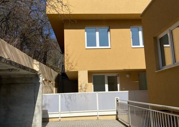 AKCIA !!! 135.000,-€, Trojizbový mezonetový byt Banka pri Piešťanoch