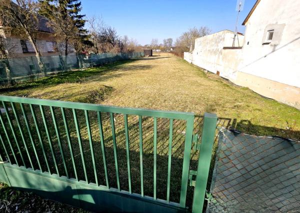 Na predaj: Stavebný pozemok 1950 m2 v obci Ostrov, časť Malé Orvište