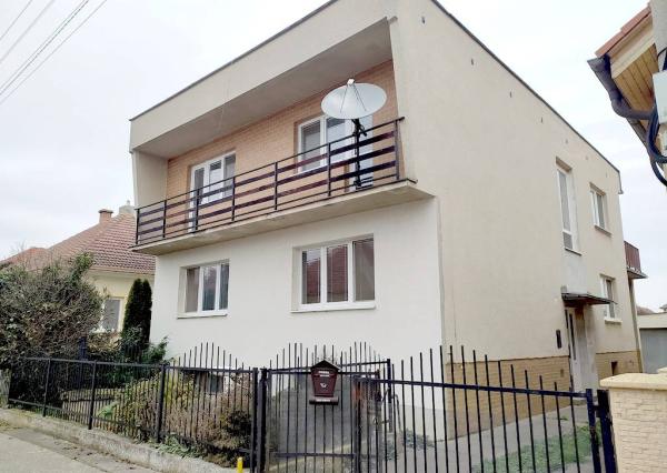 Priestranný rodinný dom s garážou, Vrbové