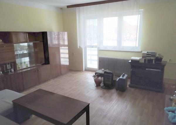 Priestranný rodinný dom s garážou, Vrbové