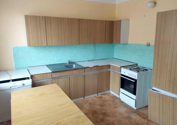 Priestranný rodinný dom s garážou, Vrbové