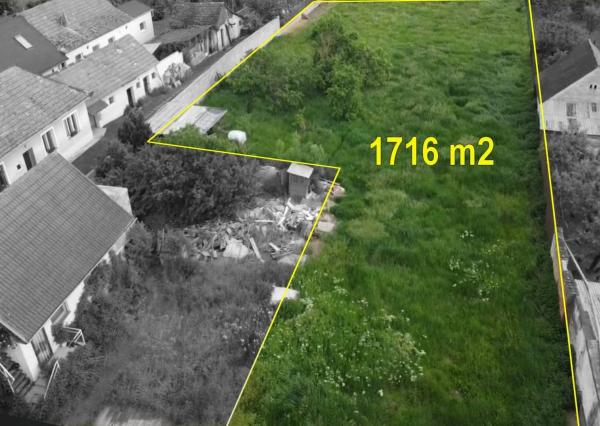 NA PREDAJ DVA STAVEBNÉ POZEMKY V CENTRE OBCE OSTROV PRI PIEŠŤANOCH