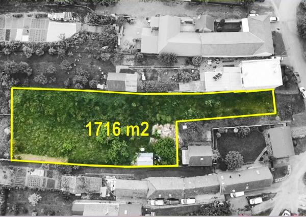 NA PREDAJ DVA STAVEBNÉ POZEMKY V CENTRE OBCE OSTROV PRI PIEŠŤANOCH