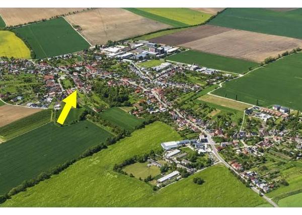 NA PREDAJ DVA STAVEBNÉ POZEMKY V CENTRE OBCE OSTROV PRI PIEŠŤANOCH