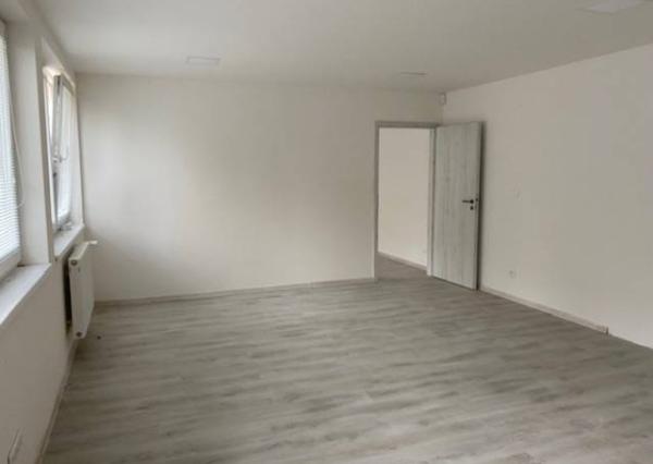 Kancelárske a prevádzkové priestory- Dubnica nad Váhom (52 m2, 104 m2)