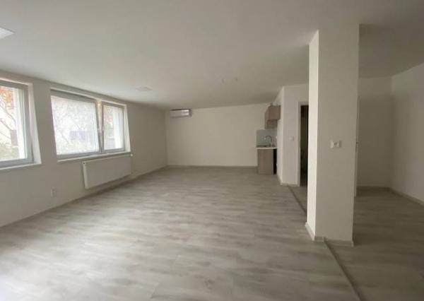 Kancelárske a prevádzkové priestory- Dubnica nad Váhom (52 m2, 104 m2)