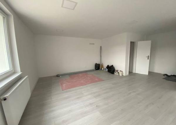 Kancelárske a prevádzkové priestory- Dubnica nad Váhom (52 m2, 104 m2)