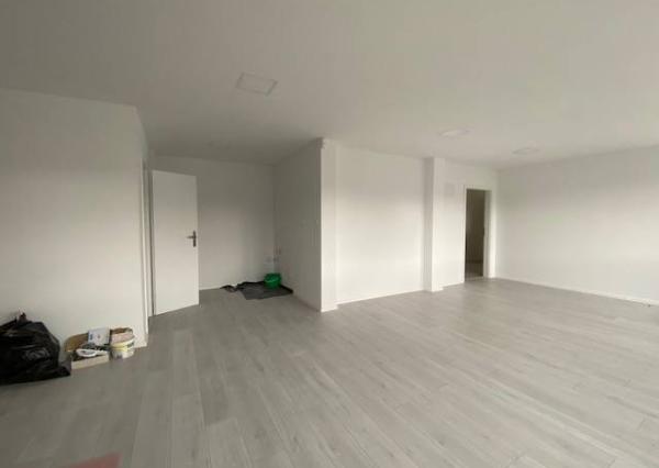 Kancelárske a prevádzkové priestory- Dubnica nad Váhom (52 m2, 104 m2)