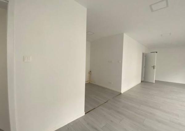 Kancelárske a prevádzkové priestory- Dubnica nad Váhom (52 m2, 104 m2)