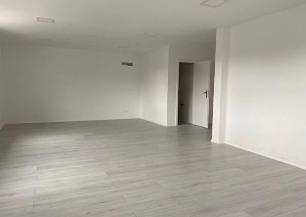 Kancelárske a prevádzkové priestory- Dubnica nad Váhom (52 m2, 104 m2)