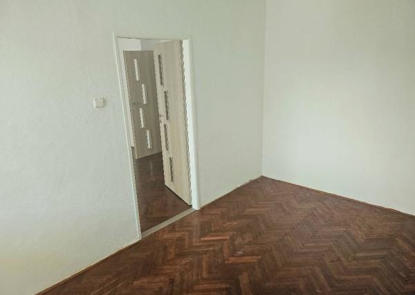 2 izbový byt Bánovce nad Bebravou - 53m2 / CENTRUM / LOGGIA  / PIVNICA