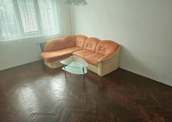 2 izbový byt Bánovce nad Bebravou - 53m2 / CENTRUM / LOGGIA  / PIVNICA