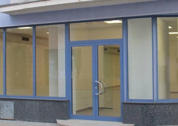 Prenájom obchodné priestory 217m2 s výkladom, Nitra - pešia zóna