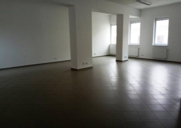 Kancelárske/ obchodné priestory 112 m2, pešia zóna Nitra