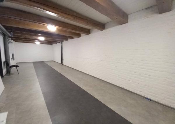 Prenájom priestranné obchodné priestory 150m2 + skladový priestor 50m2