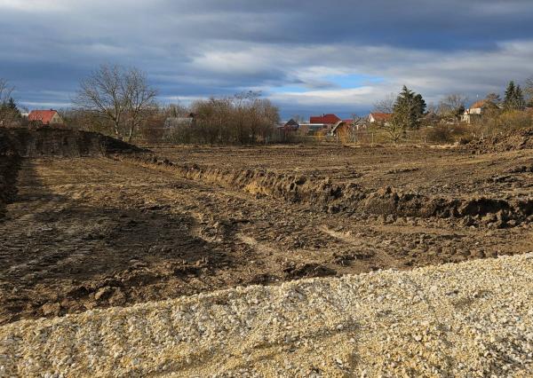 *REZERVOVANÉ* STAVEBNÝ POZEMOK 615 M² BOROVCE *VIDEO*