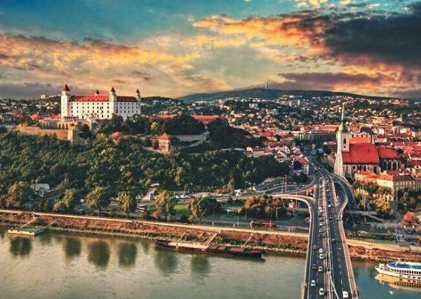 KÚPIM 2-IZBOVÝ BYT, BA –DLHÉ DIELY, PLATBA HOTOVOSŤOU