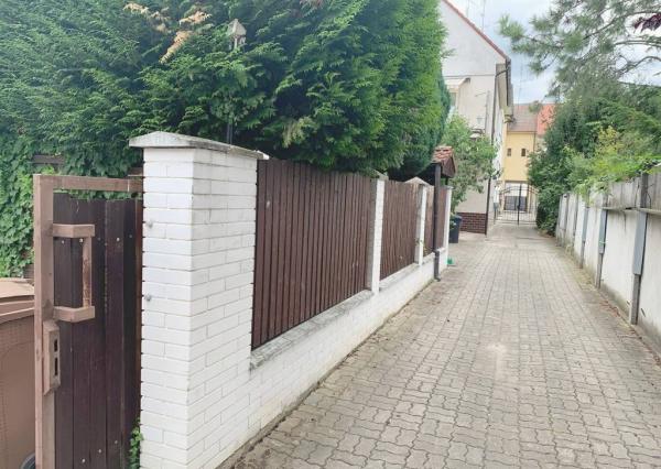 Priestranný, podpivničený rodinný dom v centre - Piešťany