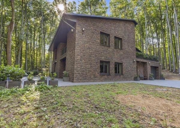 3-podlažná, 8-izbová rodinná vila, Modra Piesok nad Zochovou chatou