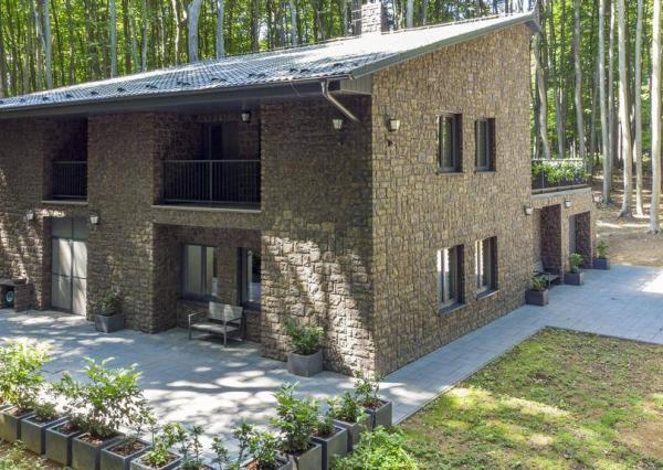 3-podlažná, 8-izbová rodinná vila, Modra Piesok nad Zochovou chatou