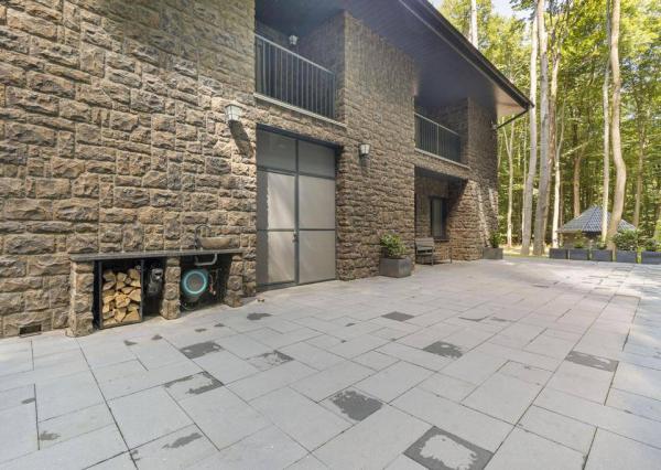 3-podlažná, 8-izbová rodinná vila, Modra Piesok nad Zochovou chatou