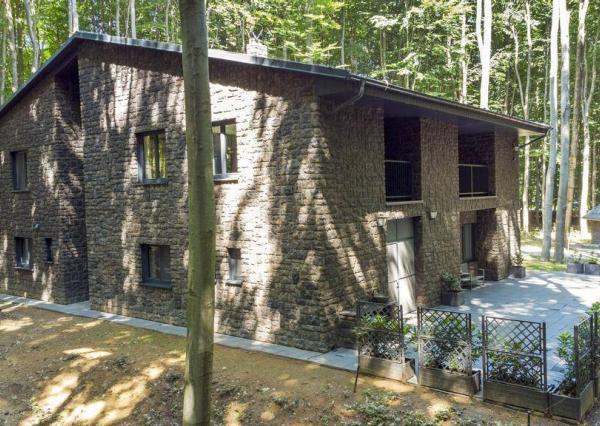 3-podlažná, 8-izbová rodinná vila, Modra Piesok nad Zochovou chatou