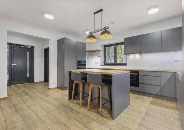 3-podlažná, 8-izbová rodinná vila, Modra Piesok nad Zochovou chatou