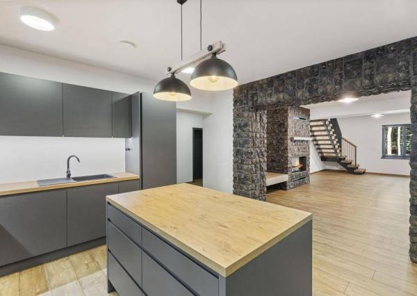 3-podlažná, 8-izbová rodinná vila, Modra Piesok nad Zochovou chatou