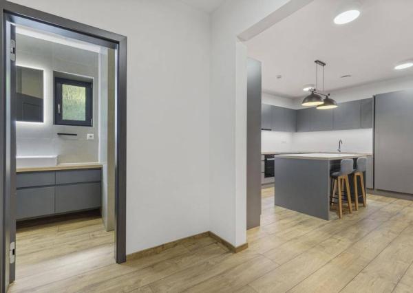 3-podlažná, 8-izbová rodinná vila, Modra Piesok nad Zochovou chatou