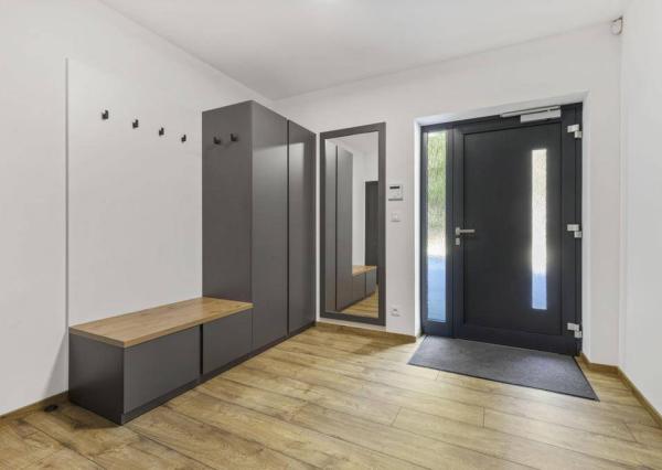 3-podlažná, 8-izbová rodinná vila, Modra Piesok nad Zochovou chatou