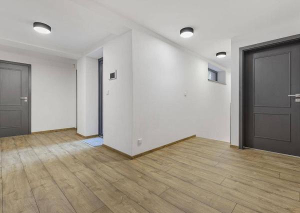 3-podlažná, 8-izbová rodinná vila, Modra Piesok nad Zochovou chatou