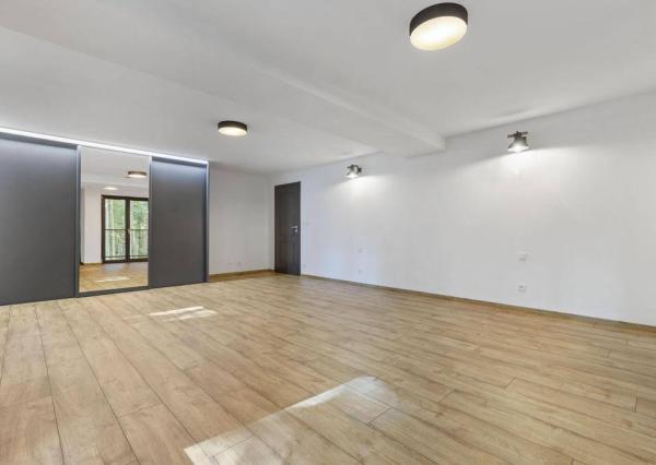 3-podlažná, 8-izbová rodinná vila, Modra Piesok nad Zochovou chatou