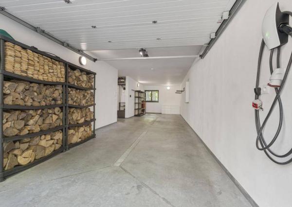 3-podlažná, 8-izbová rodinná vila, Modra Piesok nad Zochovou chatou