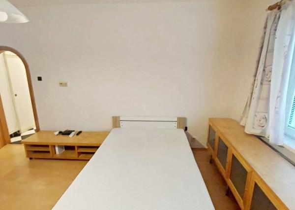 Na prenájom 1 izbový byt, 50 m², Radlinského ul., Staré Mesto, ihneď