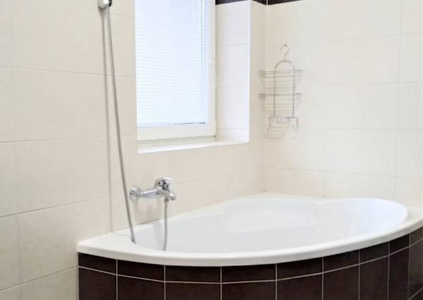 Na prenájom 2-izbový byt s terasou, 75 m², Kvetná ulica, Rovinka