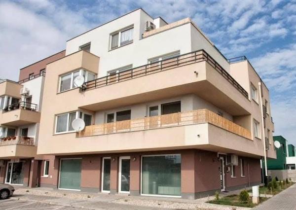 Na prenájom 2-izbový byt s terasou, 75 m², Kvetná ulica, Rovinka