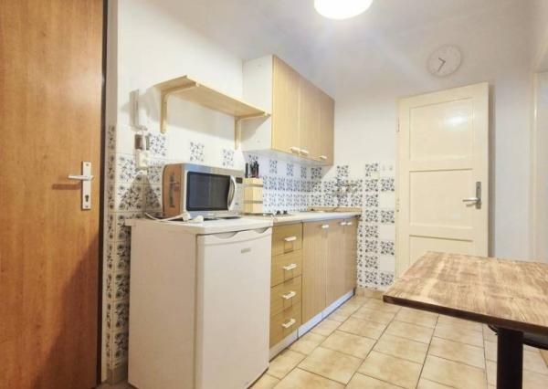 Na prenájom 1-izbový byt s balkónom, 27 m², Hollého, voľný od 15.6. 