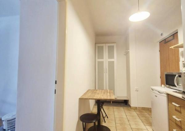 Na prenájom 1-izbový byt s balkónom, 27 m², Hollého, voľný od 15.6. 