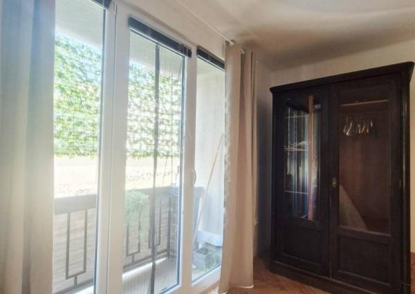 Na prenájom 1-izbový byt s balkónom, 27 m², Hollého, voľný od 15.6. 