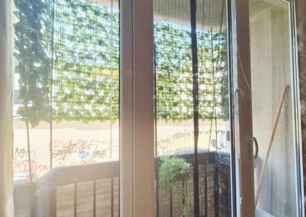 Na prenájom 1-izbový byt s balkónom, 27 m², Hollého, voľný od 15.6. 