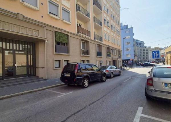 Na prenájom 1-izbový byt s balkónom, 27 m², Hollého, voľný od 15.6. 