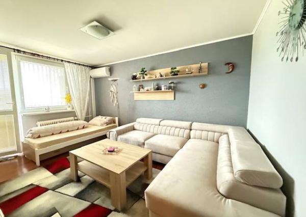 Pekný 2 izbový byt v Beckove - 2x lodžia, zariadený