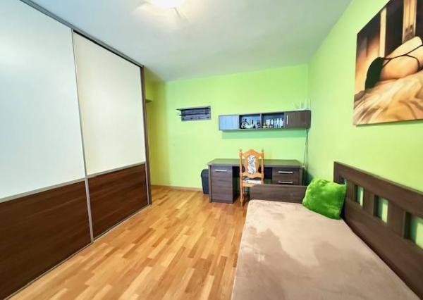 Pekný 2 izbový byt v Beckove - 2x lodžia, zariadený