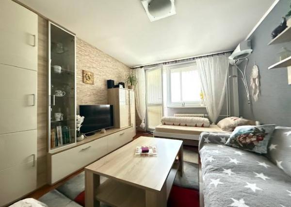 Pekný 2 izbový byt v Beckove - 2x lodžia, zariadený