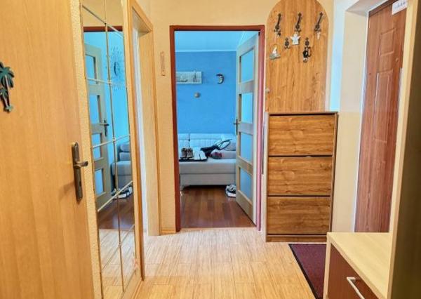 Pekný 2 izbový byt v Beckove - 2x lodžia, zariadený