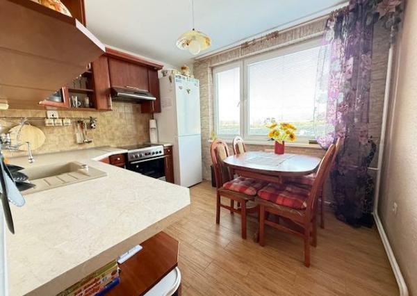 Pekný 2 izbový byt v Beckove - 2x lodžia, zariadený