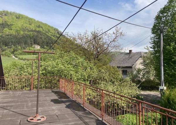 Rodinný Dom Košecké Podhradie, pozemok 1980 m2 , garáž a stodola