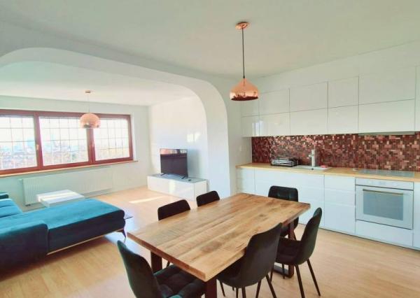 Na prenájom krásny veľký 3-izb. byt, 105 m², Červeňová ul. Staré Mesto